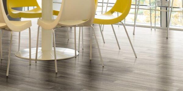 Advantage Flooring Trend TX Natural Oak Vinyl Sheet Scene 2
