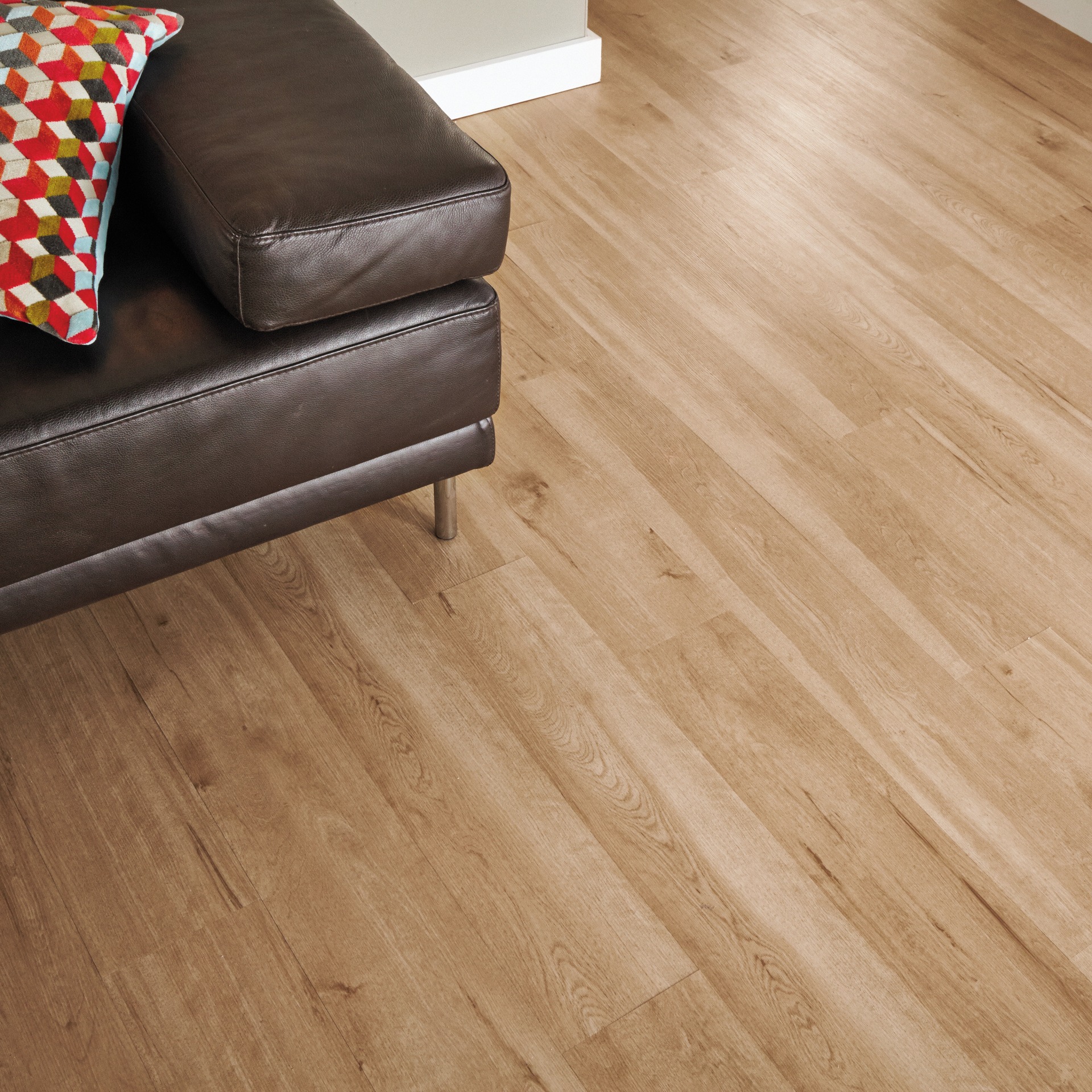 Should Floors Be Darker or Lighter Than Walls?